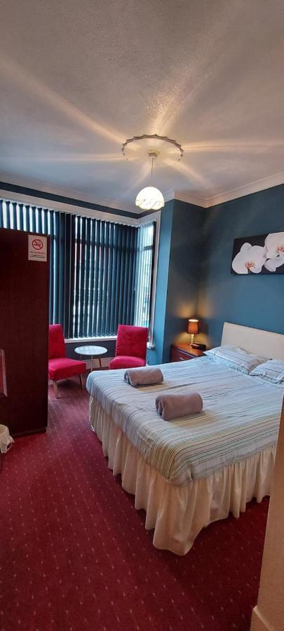 The Rhyl Bed & Breakfast แบล็คพูล ภายนอก รูปภาพ