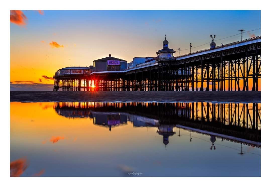 The Rhyl Bed & Breakfast แบล็คพูล ภายนอก รูปภาพ