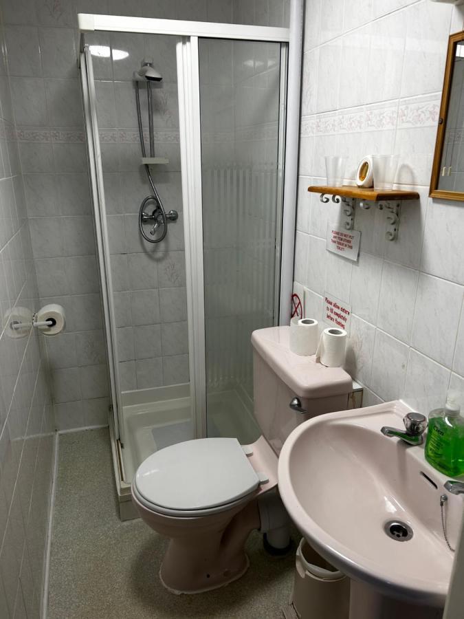 The Rhyl Bed & Breakfast แบล็คพูล ภายนอก รูปภาพ