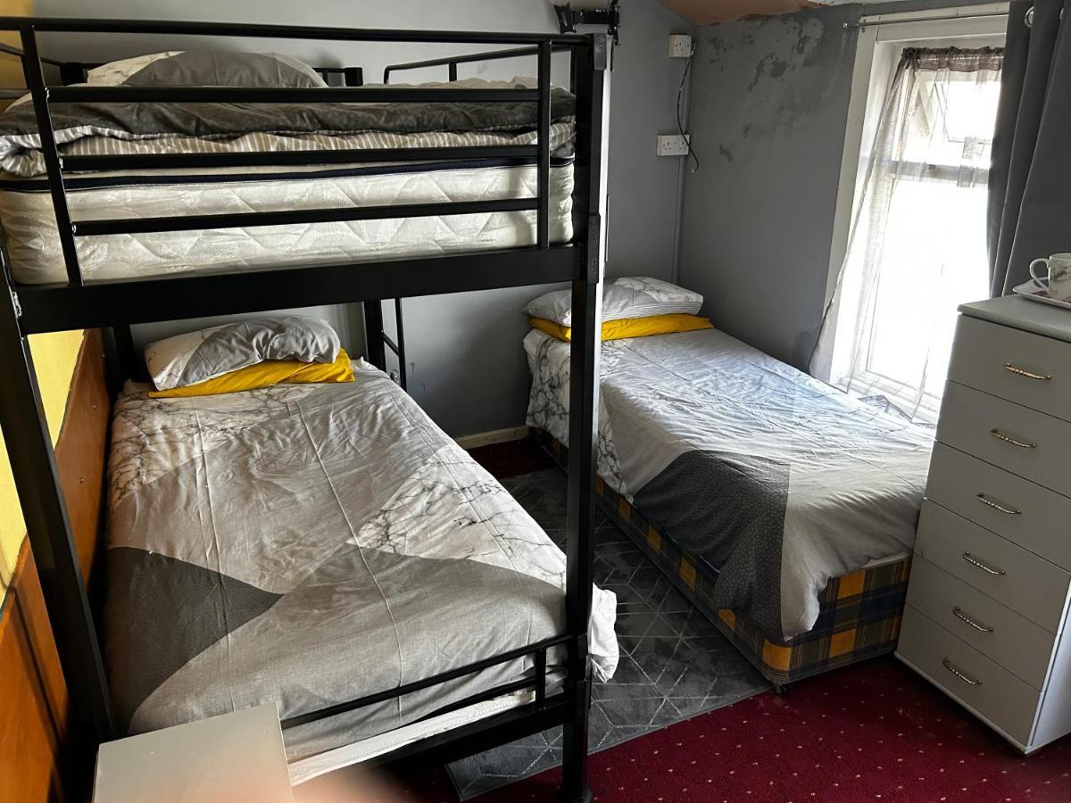 The Rhyl Bed & Breakfast แบล็คพูล ภายนอก รูปภาพ