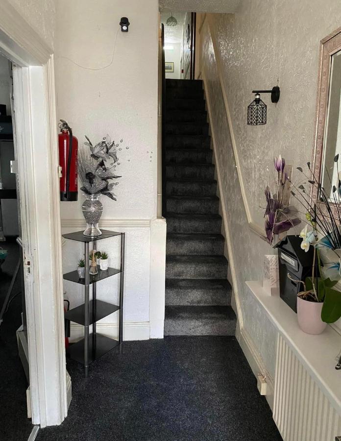 The Rhyl Bed & Breakfast แบล็คพูล ภายนอก รูปภาพ