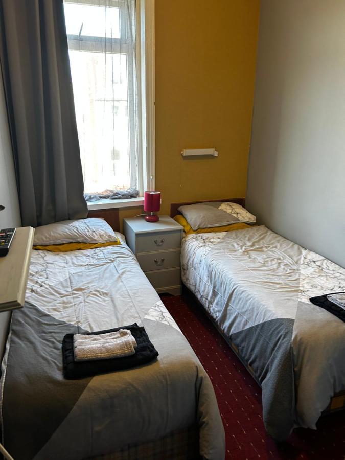 The Rhyl Bed & Breakfast แบล็คพูล ภายนอก รูปภาพ